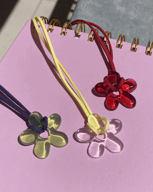 Collier Gina – Fleur en résine personnalisable